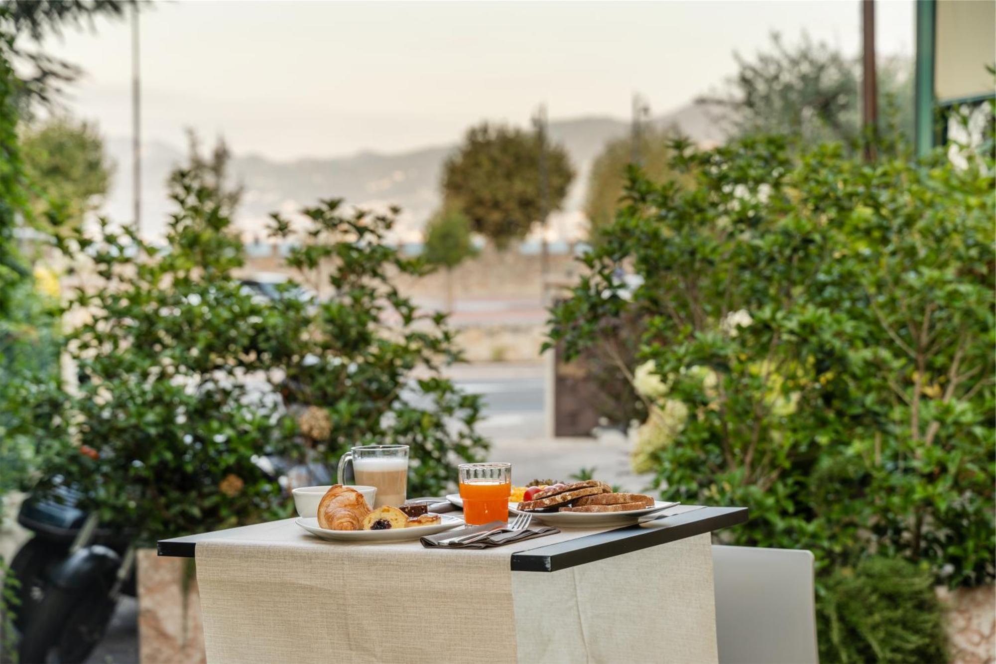 Hotel Al Castello Torri Del Benaco Ngoại thất bức ảnh