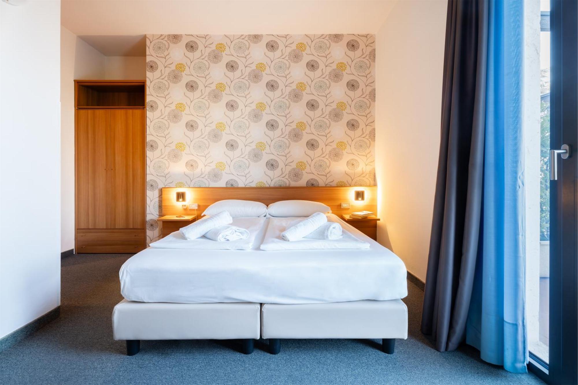 Hotel Al Castello Torri Del Benaco Ngoại thất bức ảnh