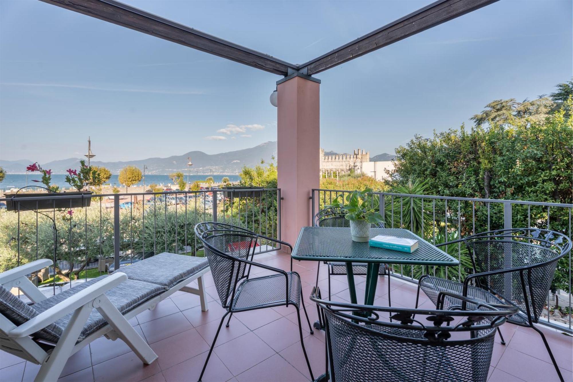 Hotel Al Castello Torri Del Benaco Ngoại thất bức ảnh