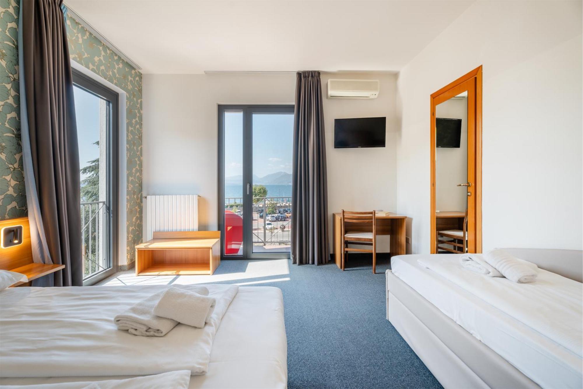 Hotel Al Castello Torri Del Benaco Ngoại thất bức ảnh