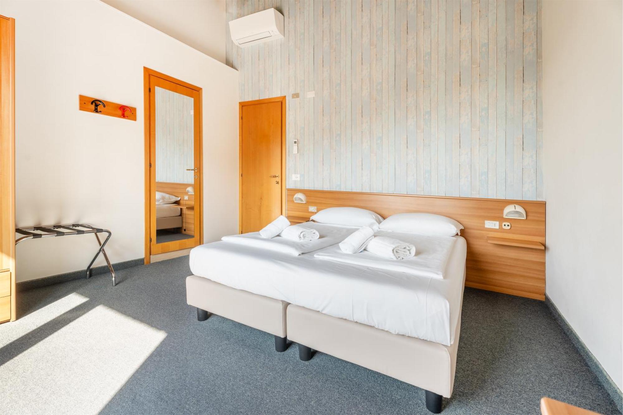 Hotel Al Castello Torri Del Benaco Ngoại thất bức ảnh
