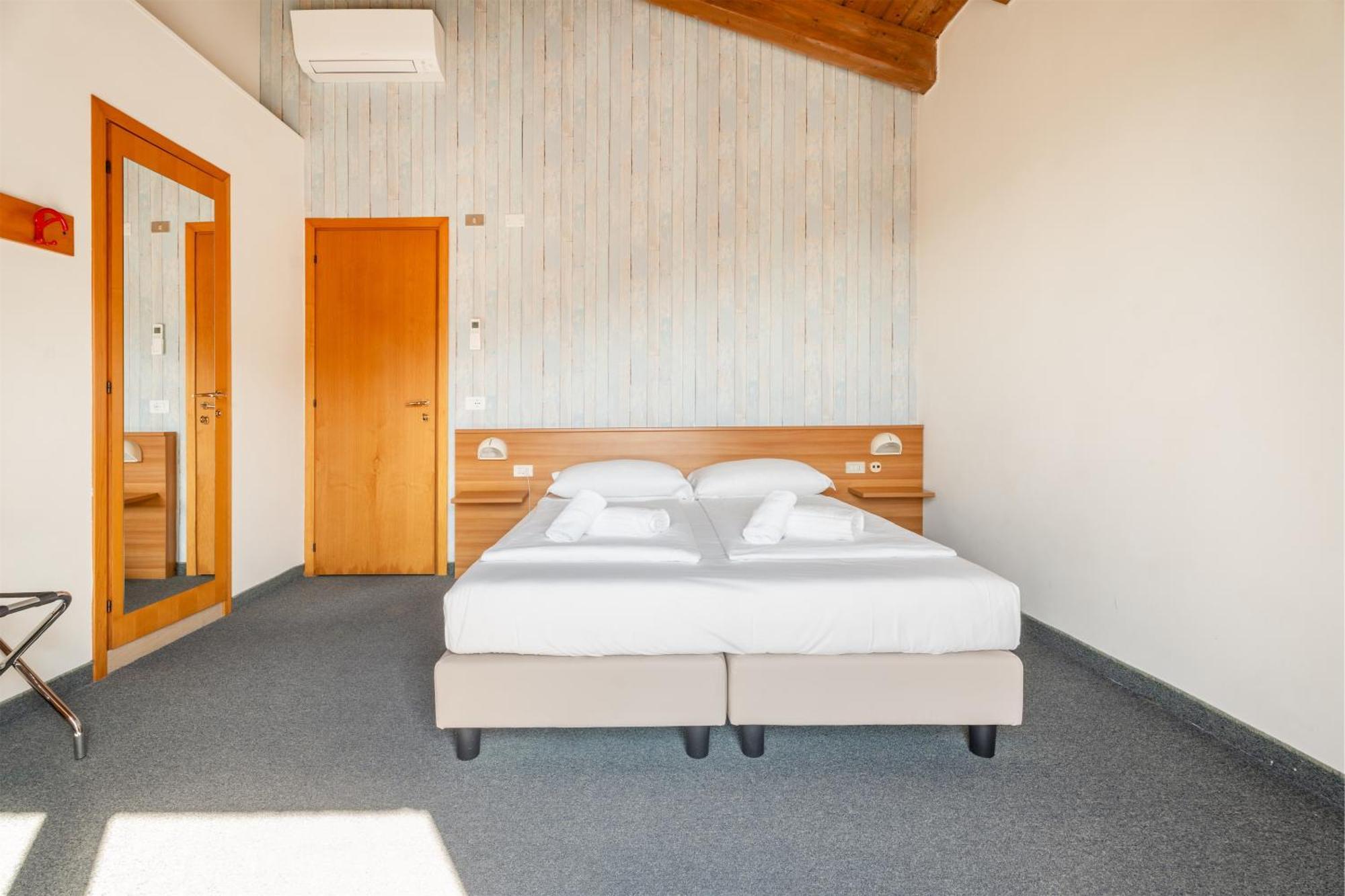 Hotel Al Castello Torri Del Benaco Ngoại thất bức ảnh