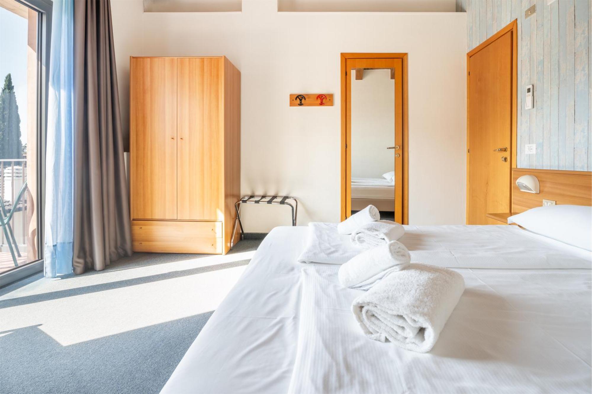 Hotel Al Castello Torri Del Benaco Ngoại thất bức ảnh