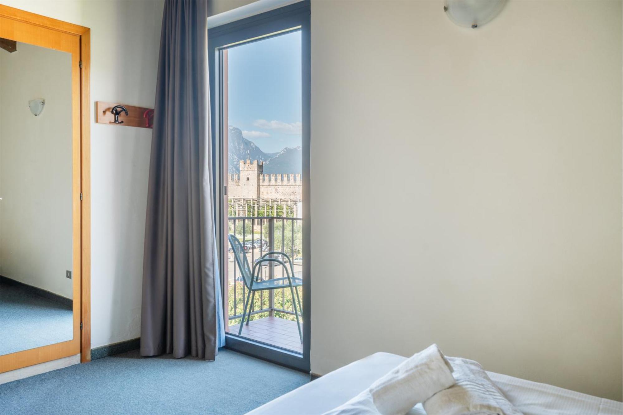 Hotel Al Castello Torri Del Benaco Ngoại thất bức ảnh