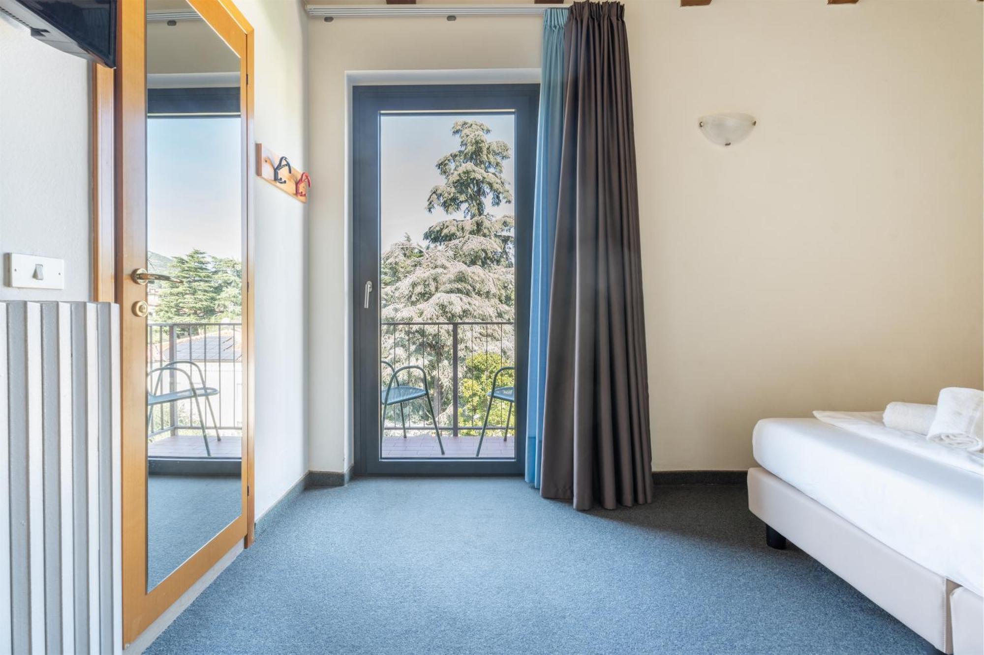 Hotel Al Castello Torri Del Benaco Ngoại thất bức ảnh