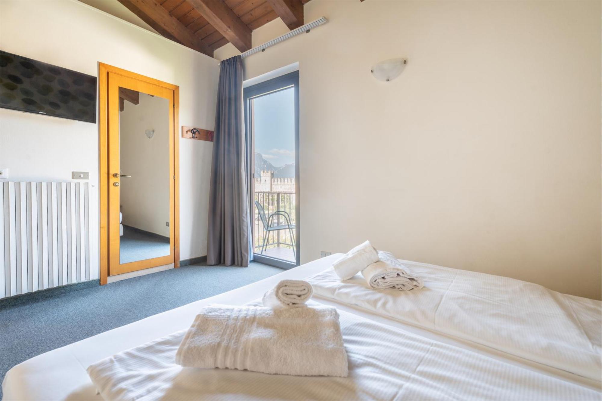 Hotel Al Castello Torri Del Benaco Ngoại thất bức ảnh