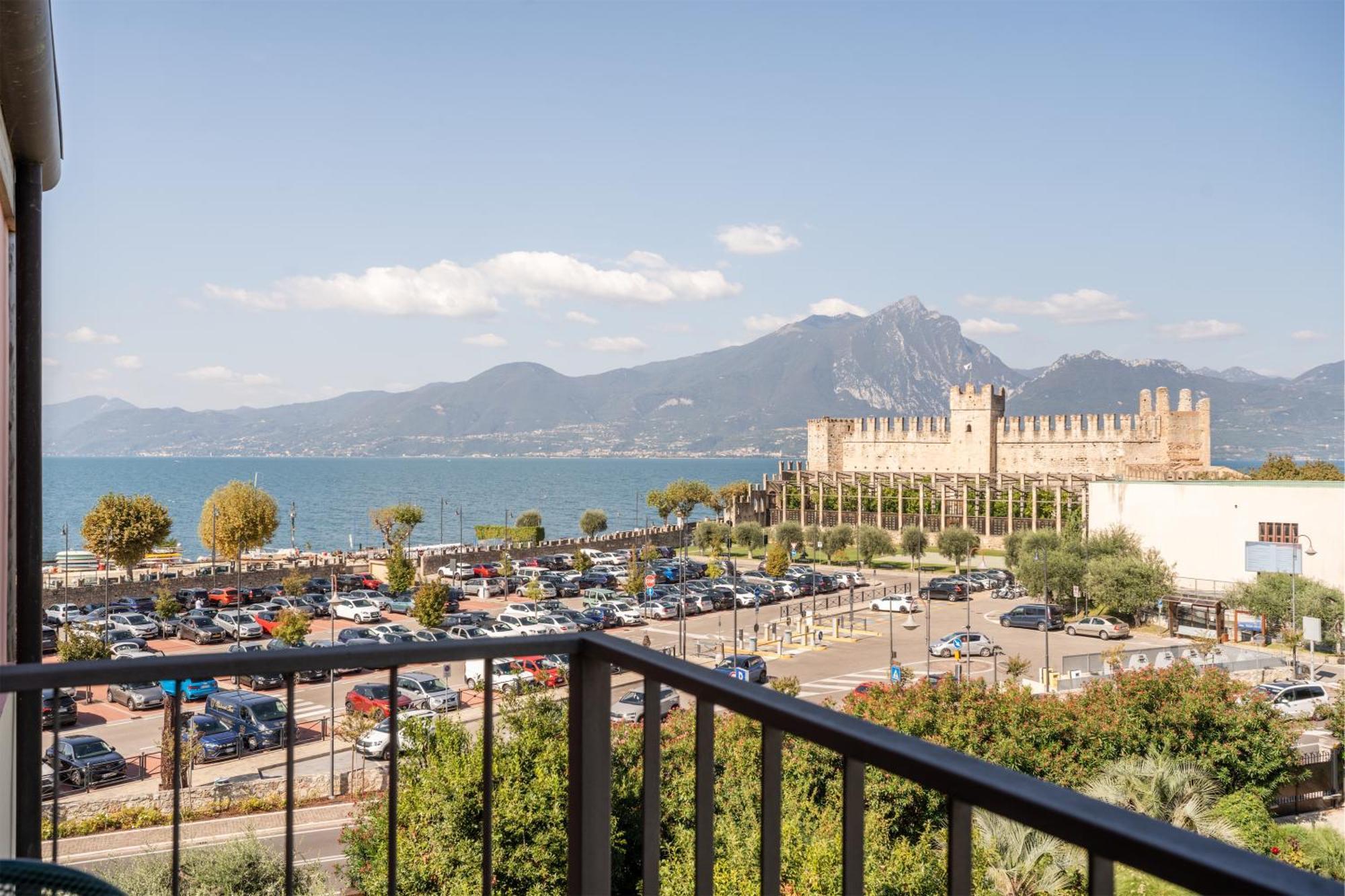 Hotel Al Castello Torri Del Benaco Ngoại thất bức ảnh