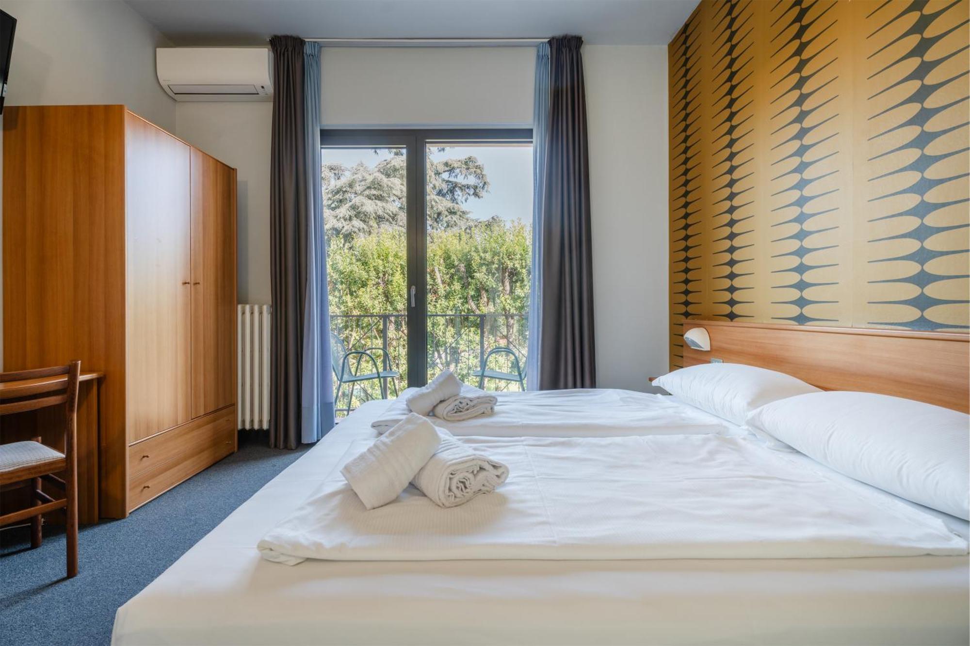 Hotel Al Castello Torri Del Benaco Ngoại thất bức ảnh