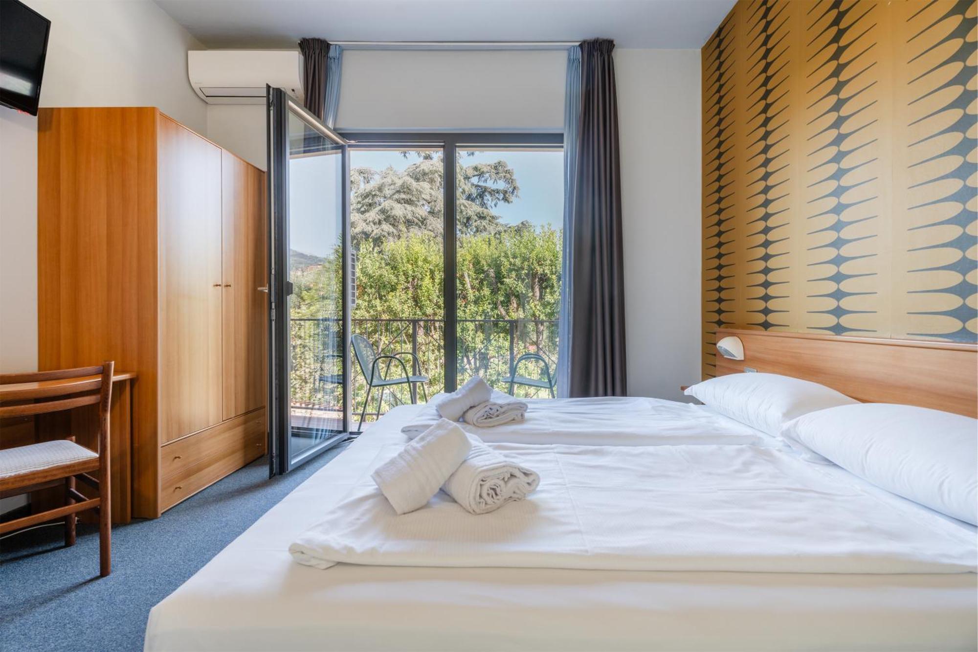 Hotel Al Castello Torri Del Benaco Ngoại thất bức ảnh
