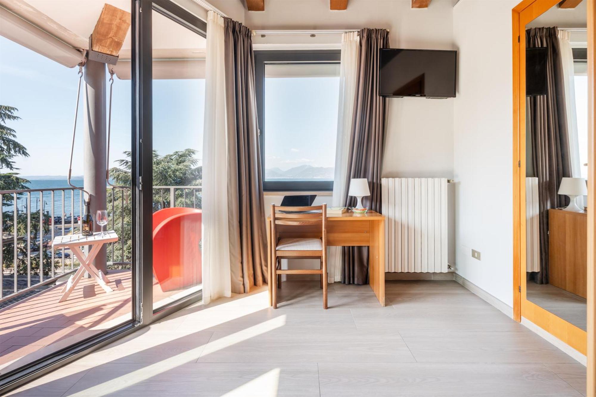 Hotel Al Castello Torri Del Benaco Ngoại thất bức ảnh