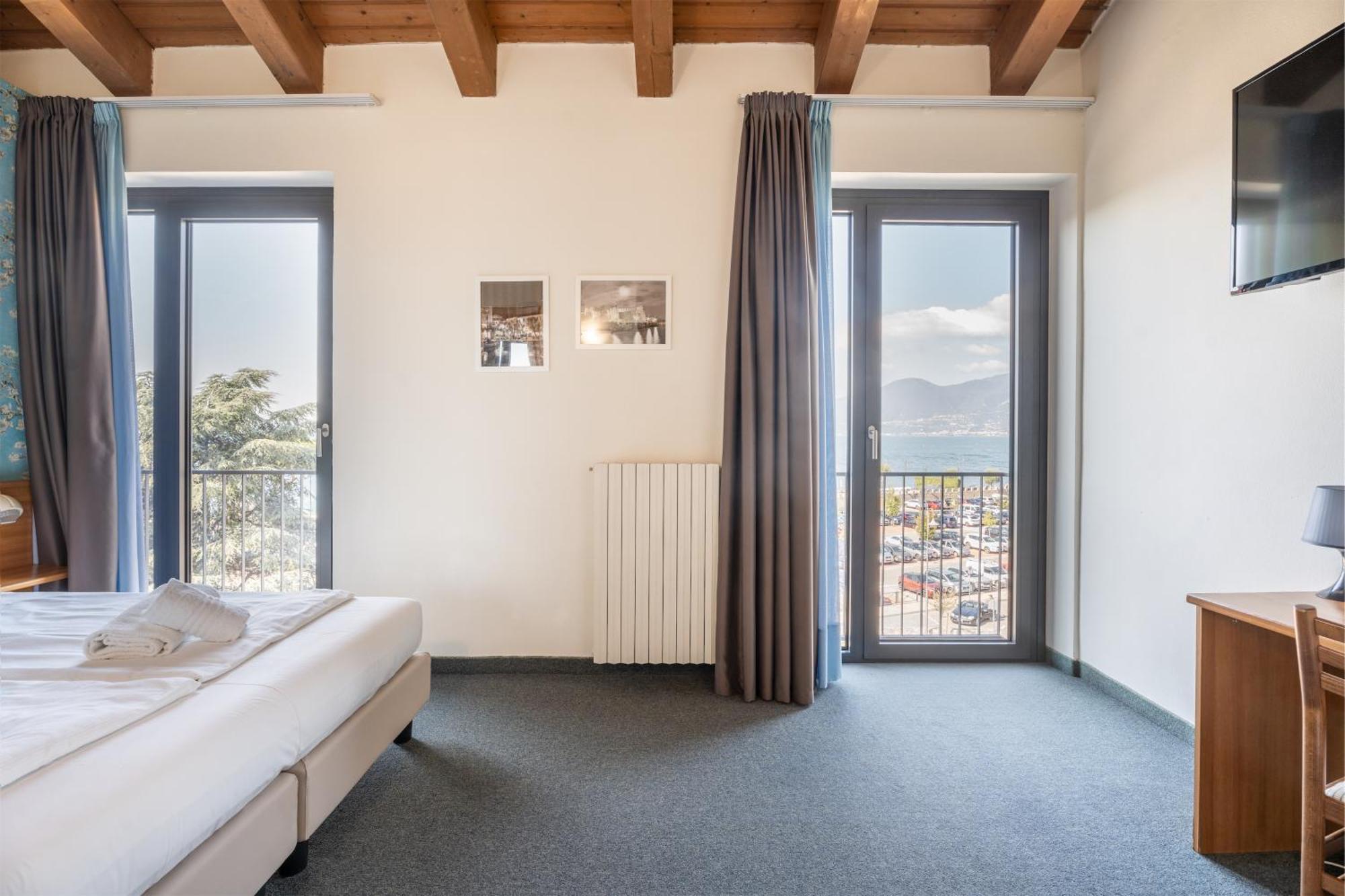 Hotel Al Castello Torri Del Benaco Ngoại thất bức ảnh
