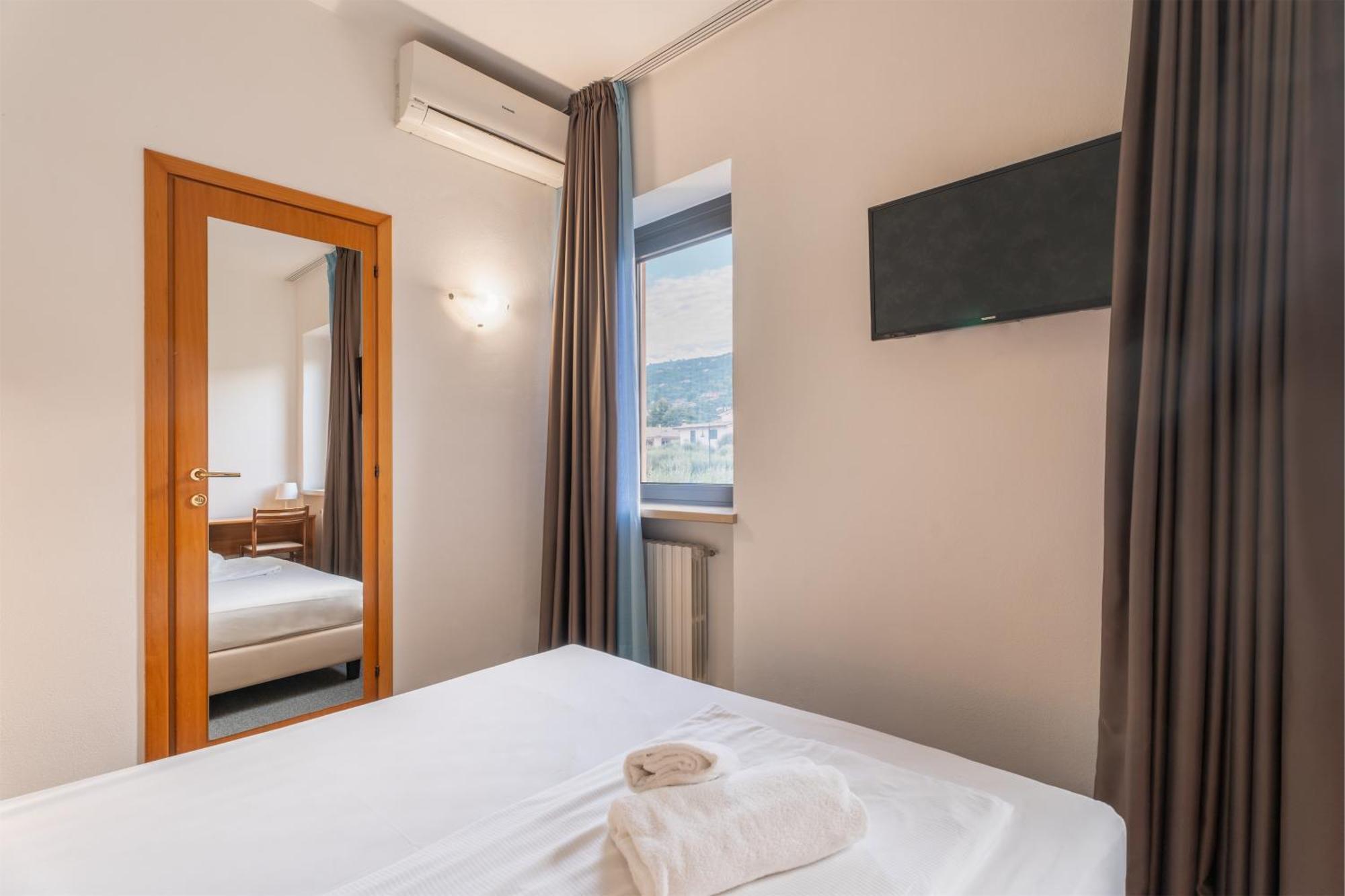 Hotel Al Castello Torri Del Benaco Ngoại thất bức ảnh