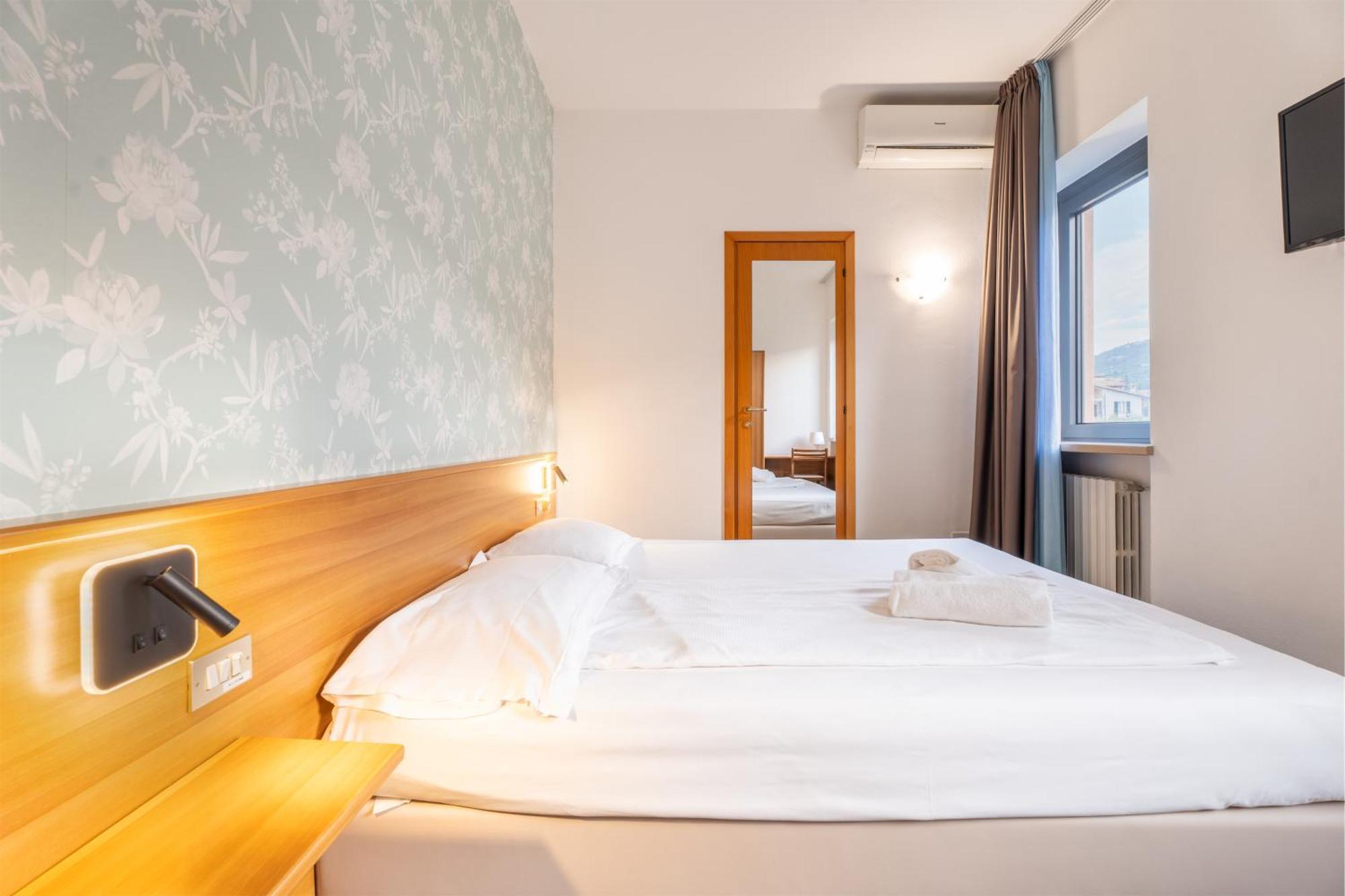 Hotel Al Castello Torri Del Benaco Ngoại thất bức ảnh
